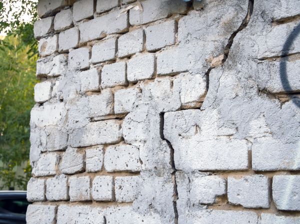 Cracked Brick Wall Repair in Santa Monica